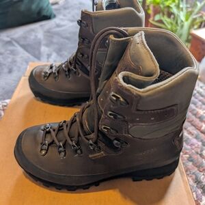 Men's Brown Leather Hiking Boots - Sturdy Outdoor Lace-Up